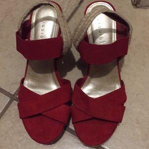 Studio Paola red and tan wedges